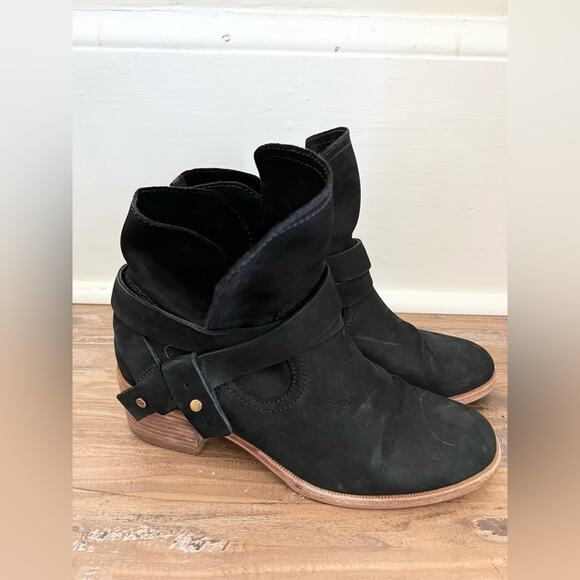 UGG Elora Suede nubuck western Ankle Boot Black Heel Size 8/8.5 - Picture 2 of 6